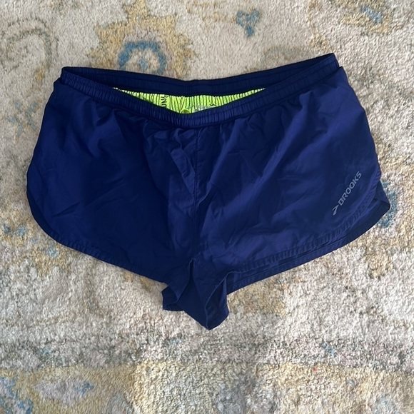 ⭐️Brooks,Navy & Lime Green Running Shorts,Never Been Worn, Size Medium - Picture 1 of 7